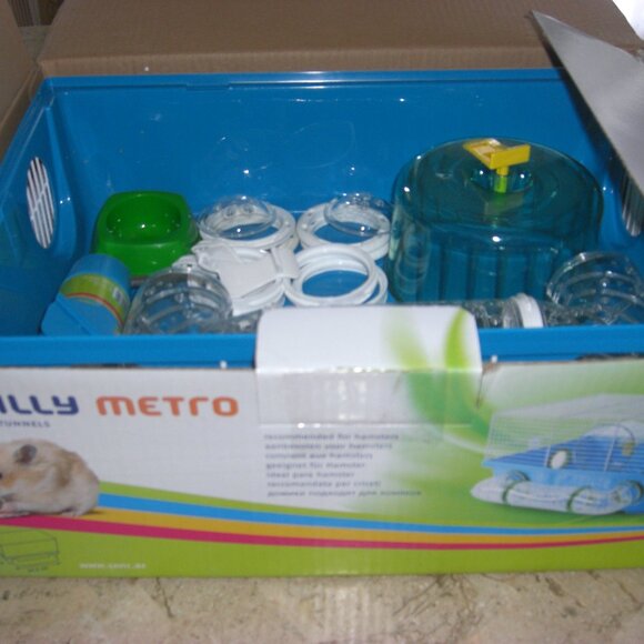 Billy Metro cage with tunnel for small animals 16.7”x 15”x 9” - Picture 6 of 8